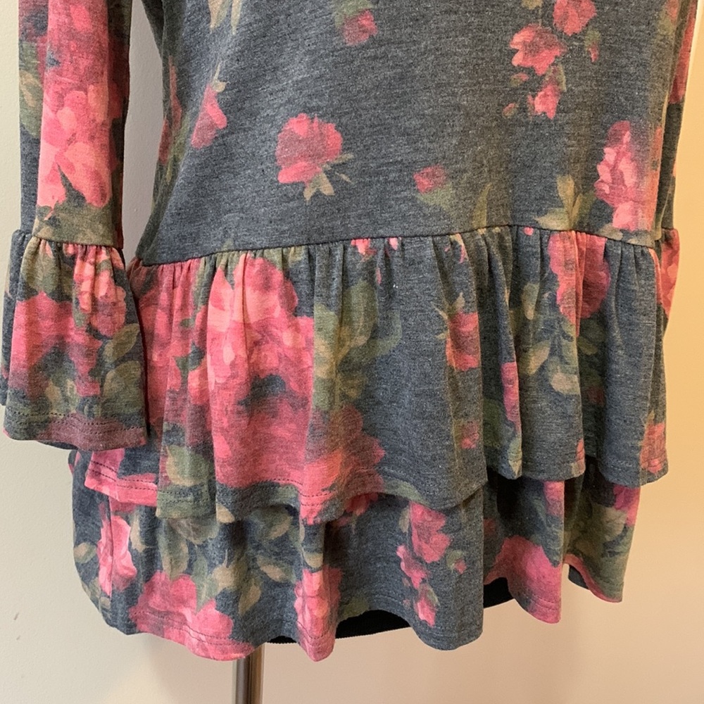 Chris & Carol Gray & Pink Floral Long Sleeve Peplum Top Women’s Size Small - Picture 3 of 7
